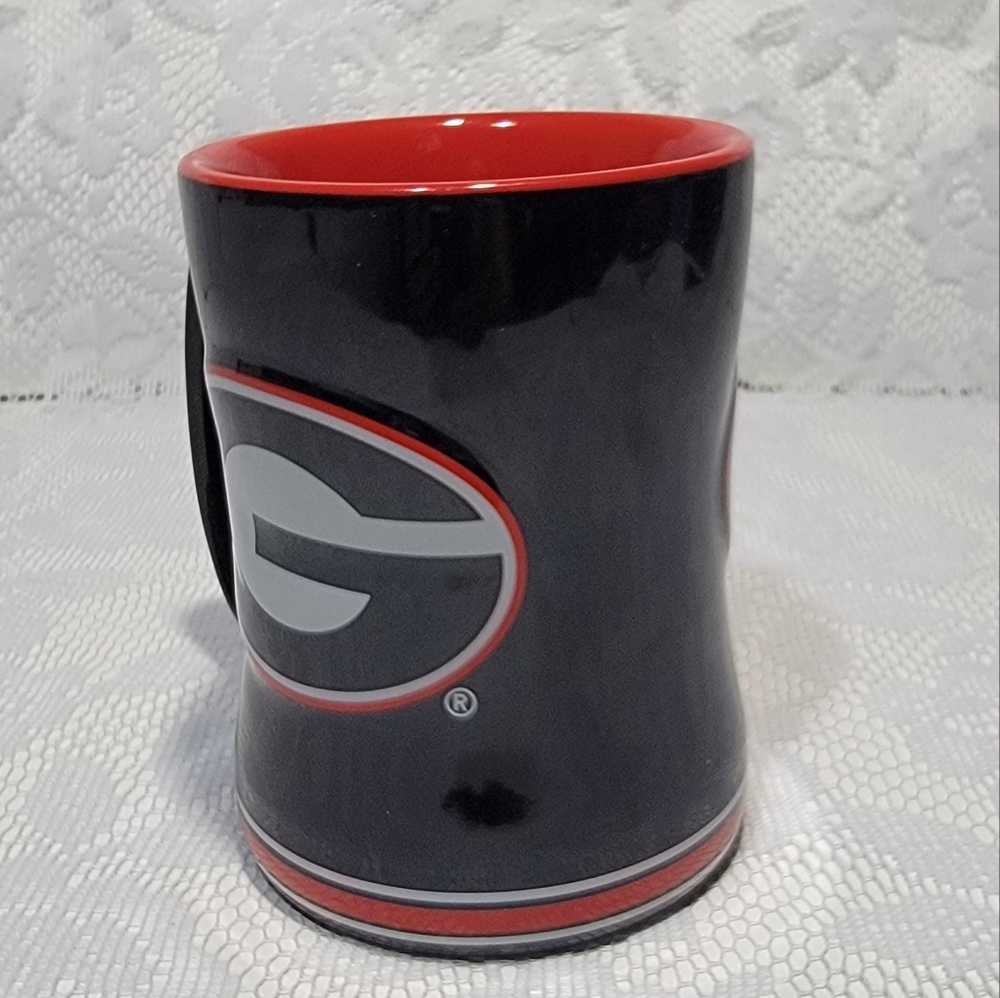 NCAA Georgia Bulldogs Black Red Embossed Cup 14oz Relief Coffee Mug Collectible - Picture 5 of 17